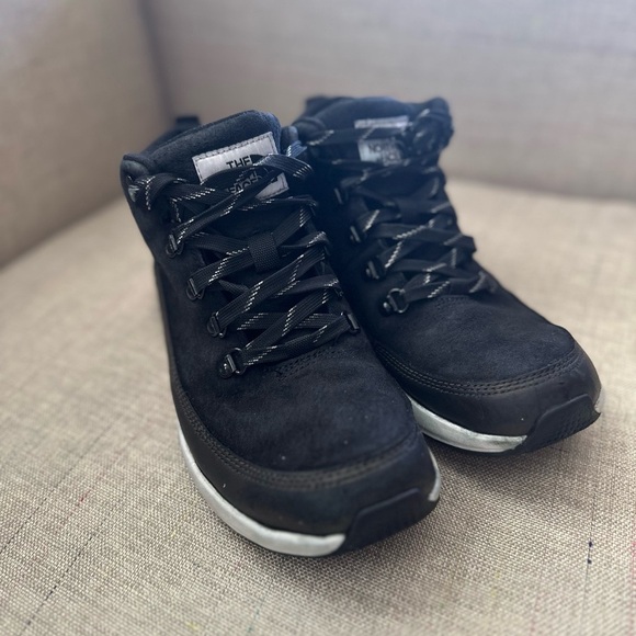 The North Face women boots size 8.5 Black Interior Fabric - Picture 1 of 7